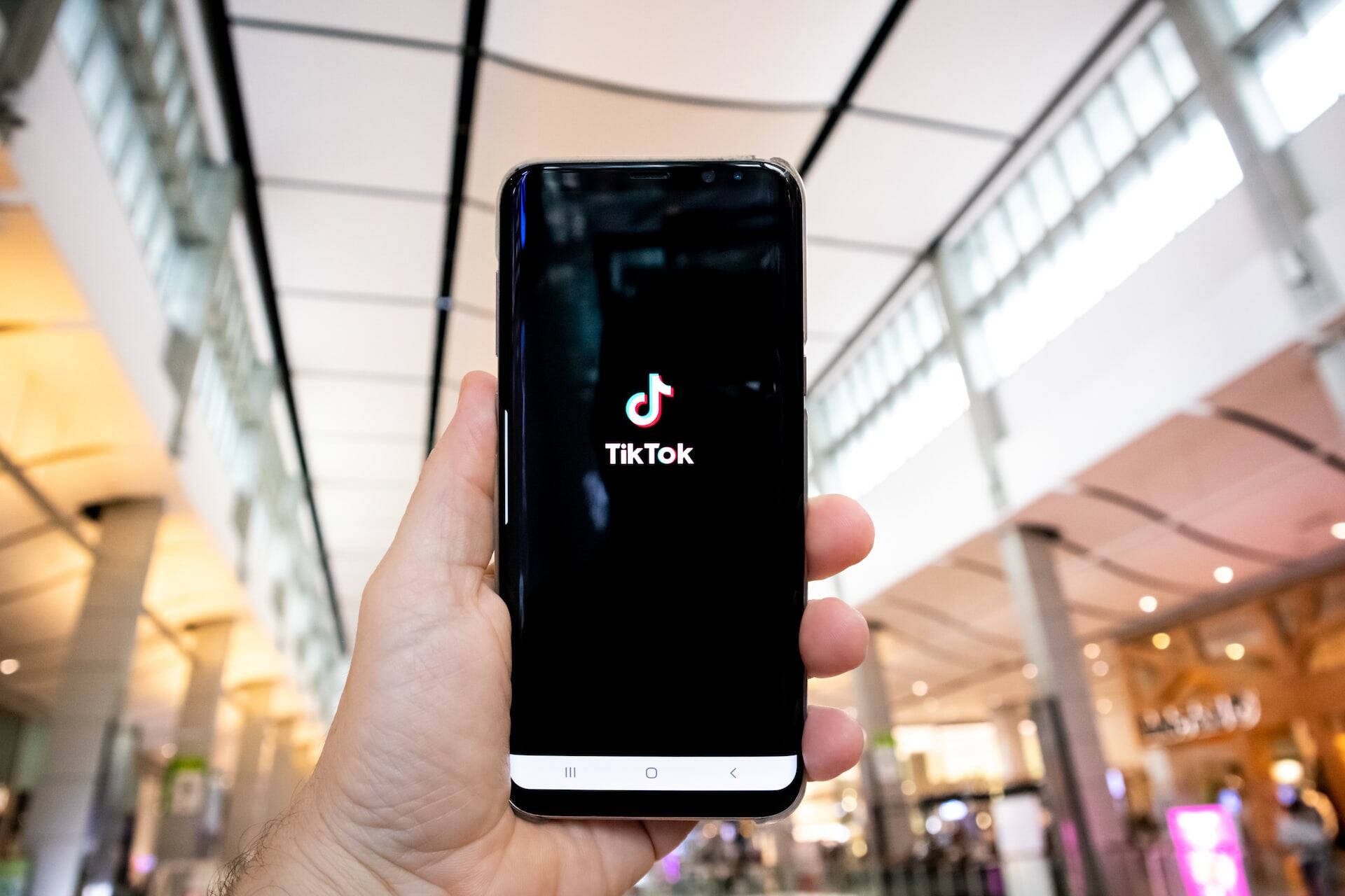TikTok: joven decidió hacerse un tatuaje con  ‘Match’ de Tinder en su primera cita generando un viral debate