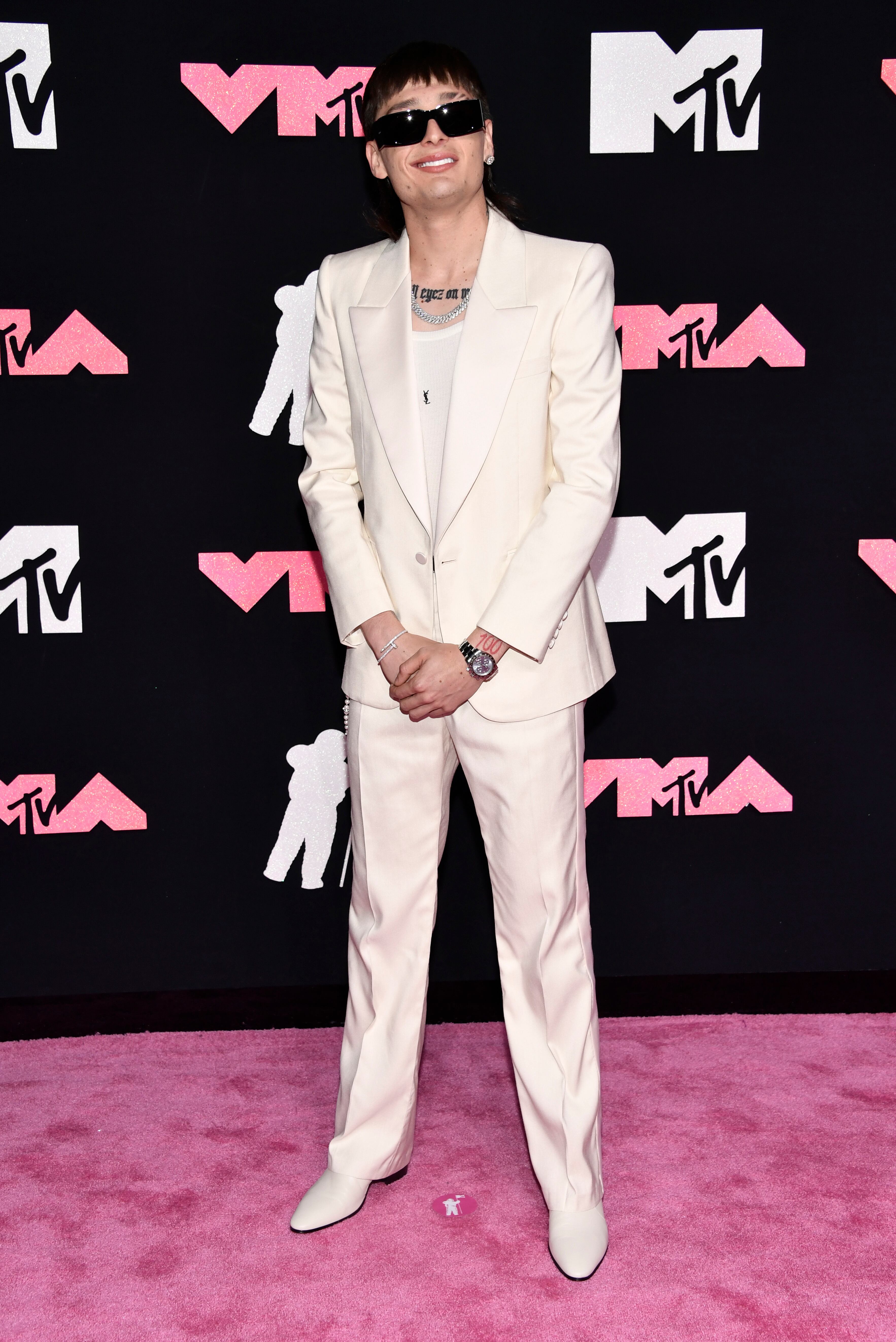 Detienen a una persona por amenazas a cantante Peso Pluma en norte de México