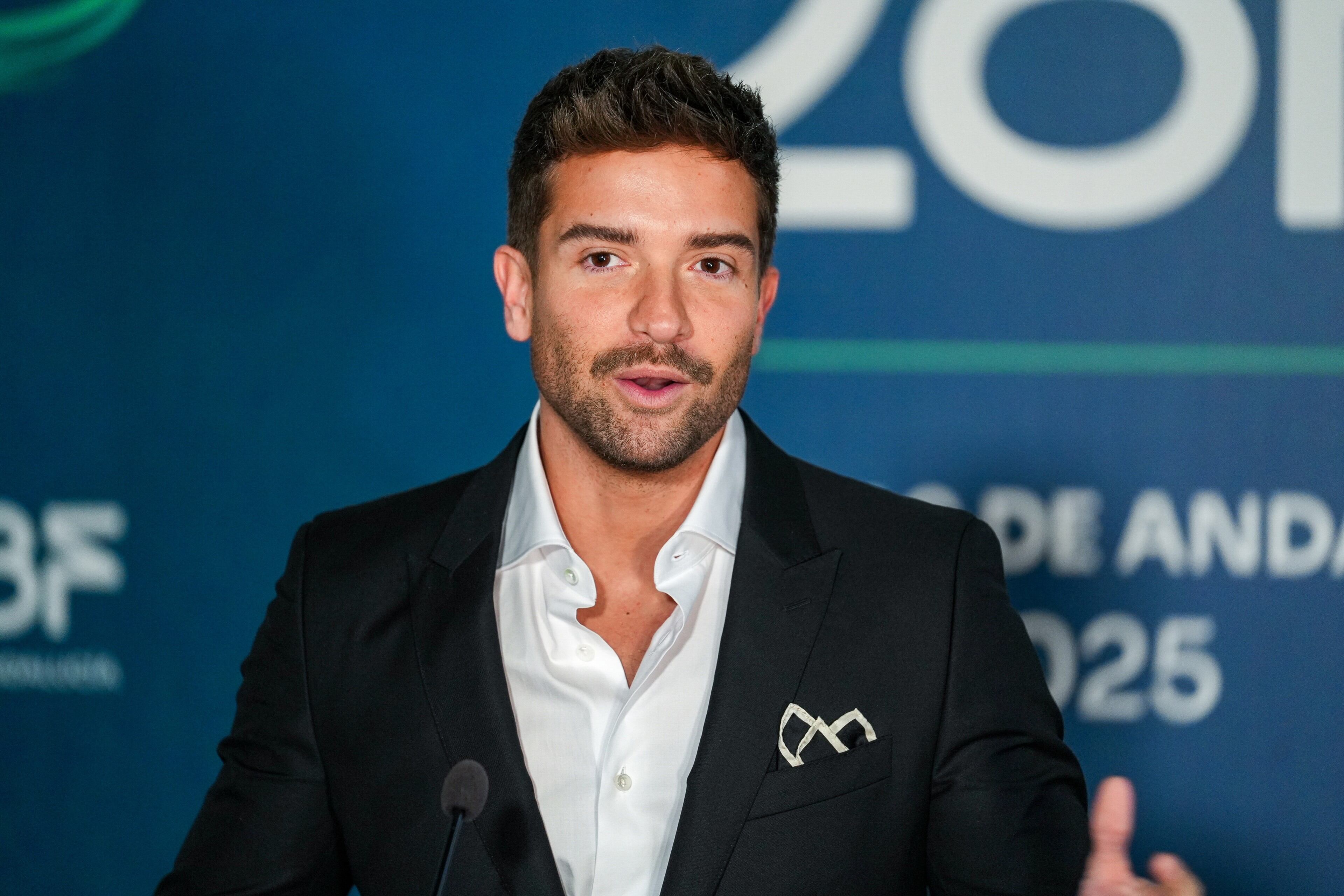 Pablo Alborán anuncia el lanzamiento de su nuevo single, 'Clickbait', gira mundial en 2026 y actuará en Madrid en mayo