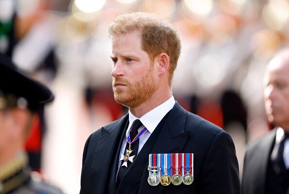 La prohibición que afecta al príncipe Harry mientras mantiene luto tras la muerte de la reina Isabel II