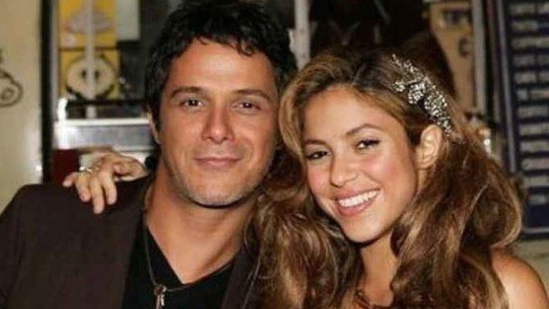 “Llévala al cielo por mí”, le dicen a Alejandro Sanz tras llegar solo a la fiesta de Shakira  