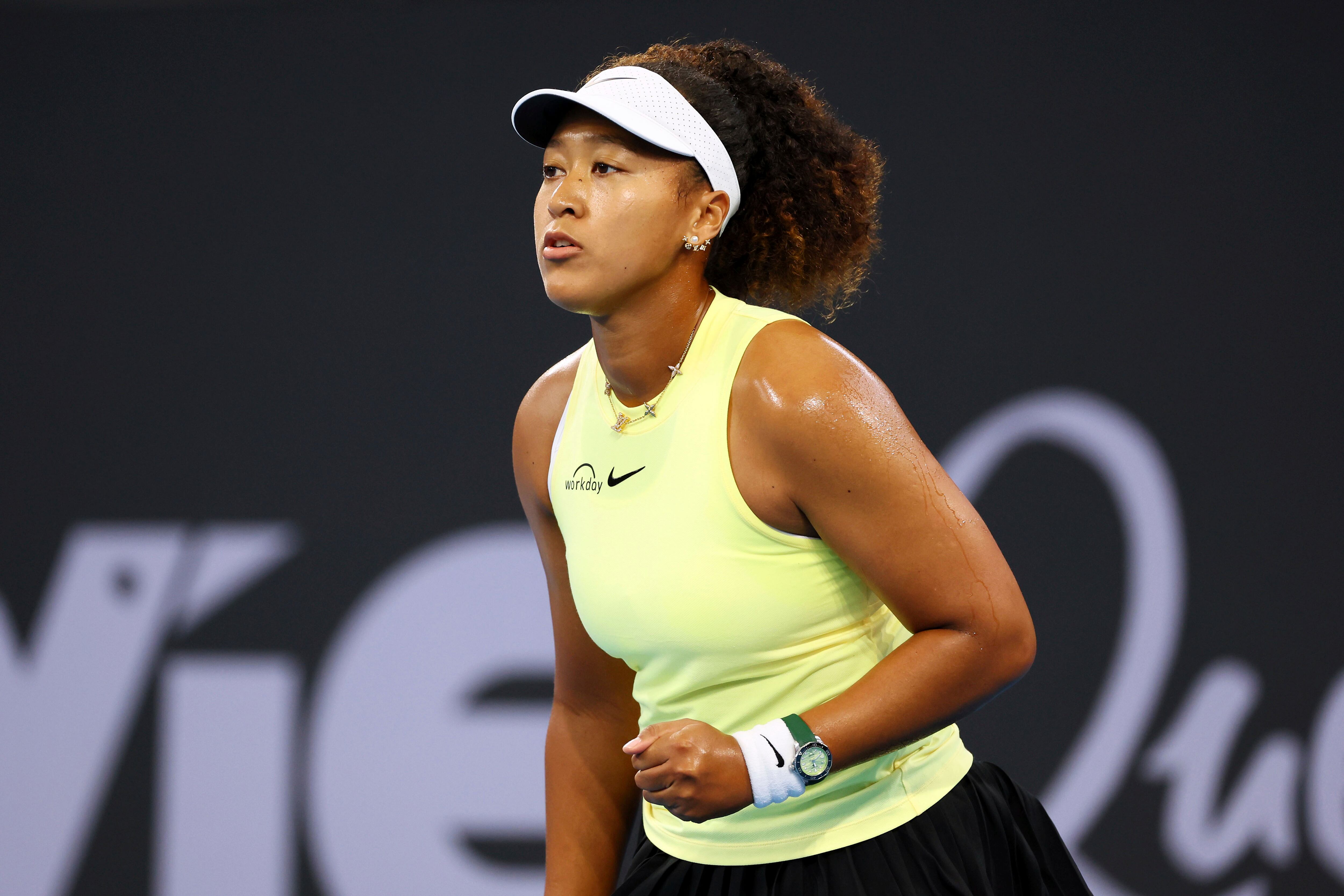 Naomi Osaka regresa a la élite del tenis tras su maternidad: gana 1er duelo en Brisbane