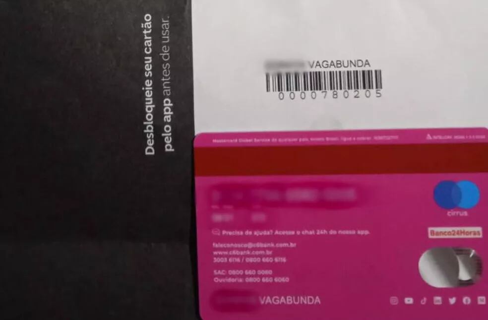 Brasileña demanda a banco tras recibir tarjeta con apellido ‘zorra’