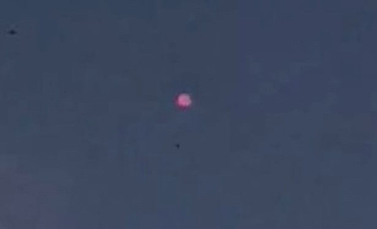 OVNI evita el aterrizaje de varios aviones en la localidad de Derbyshire, Inglaterra